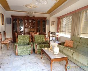 Sala d'estar de Apartament en venda en Oliva amb Parquet, Terrassa i Balcó