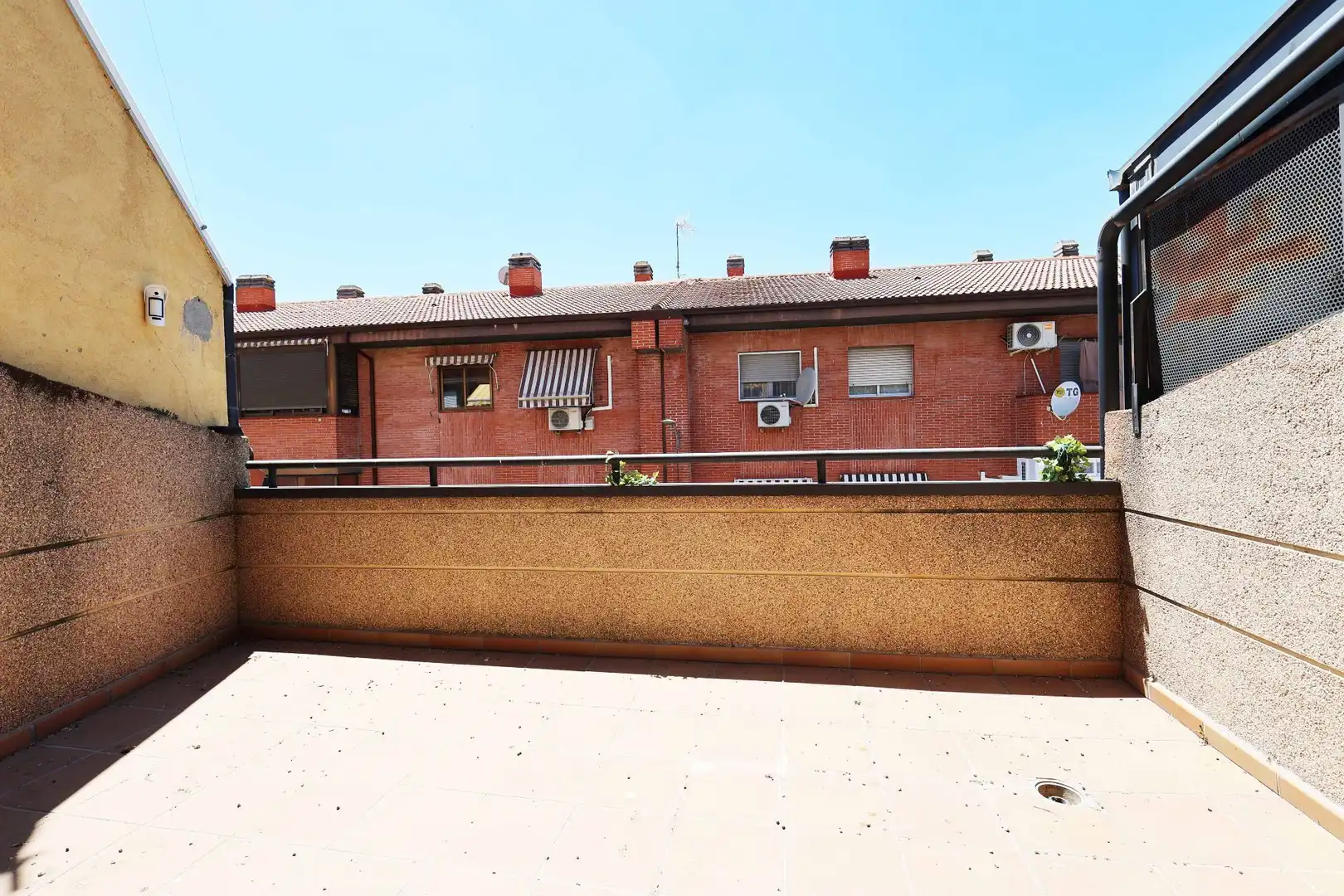 Exterior view of Duplexes for sale in Velilla de San Antonio  with Heating, Terrace and Storage room