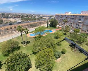 Vista exterior de Àtic en venda en Torrevieja amb Aire condicionat i Balcó