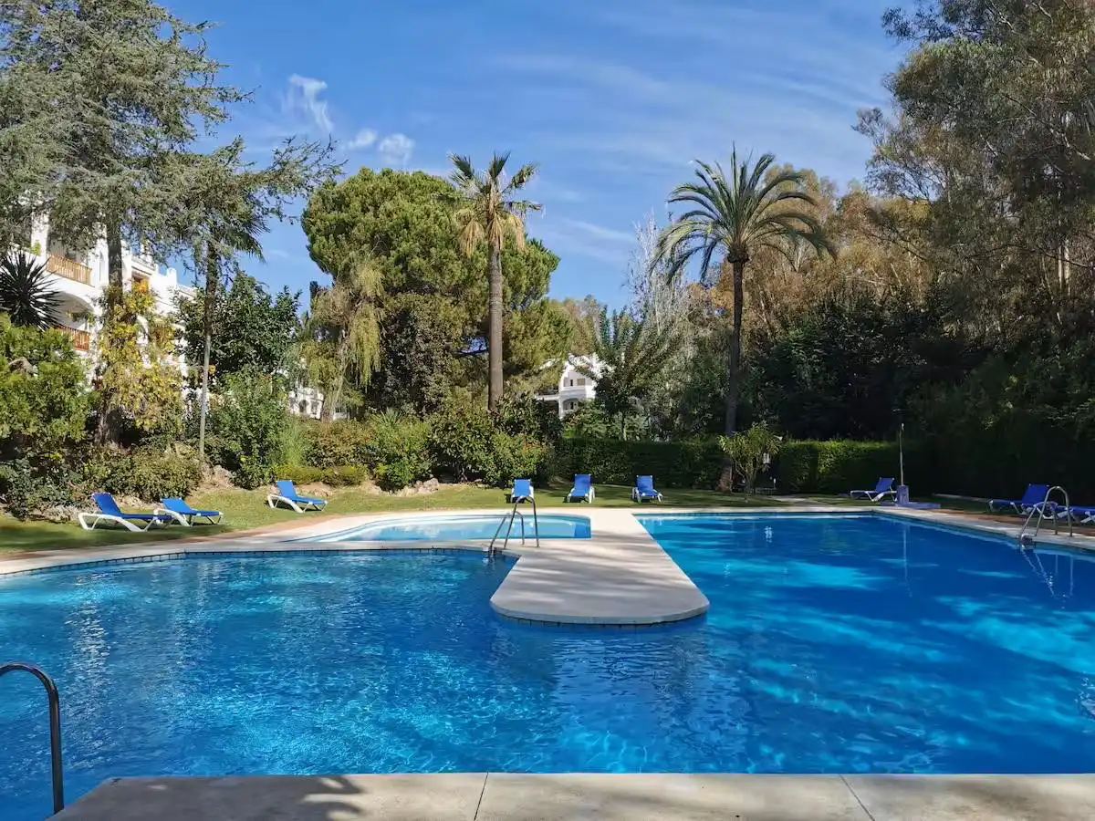 Jardí de Apartament en venda en Marbella amb Aire condicionat, Terrassa i Piscina