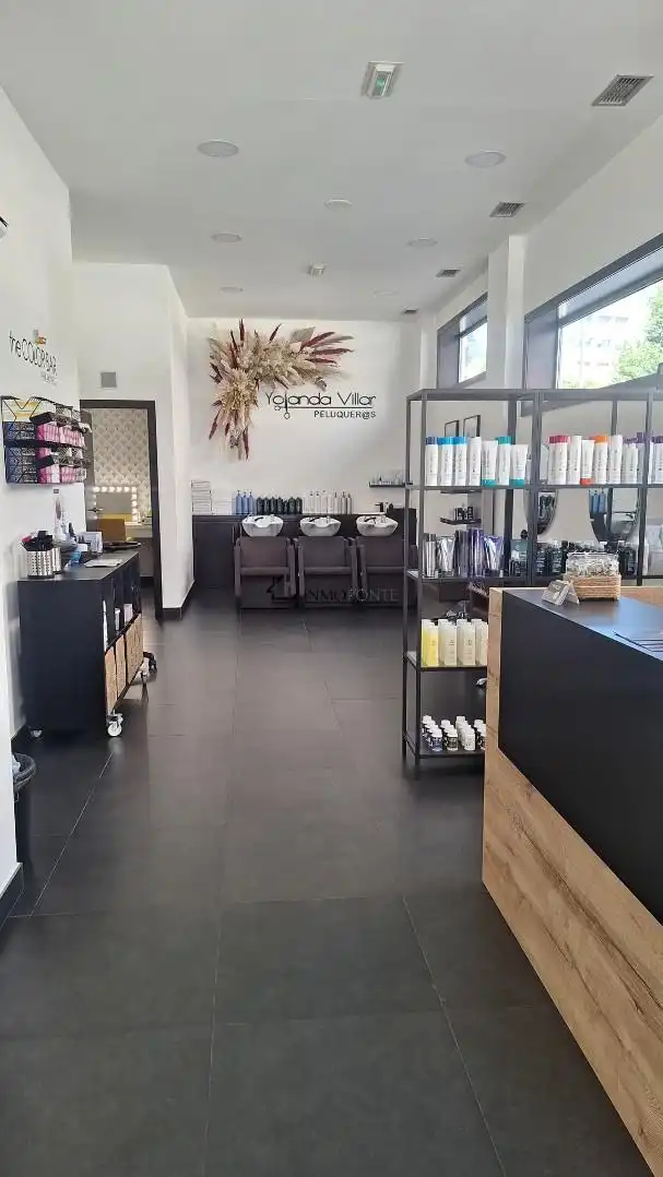 Local de alquiler en Pontevedra Capital  con Amueblado