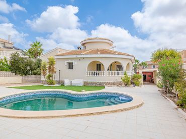 Casa amb jardí en venda a Ciudad Quesada