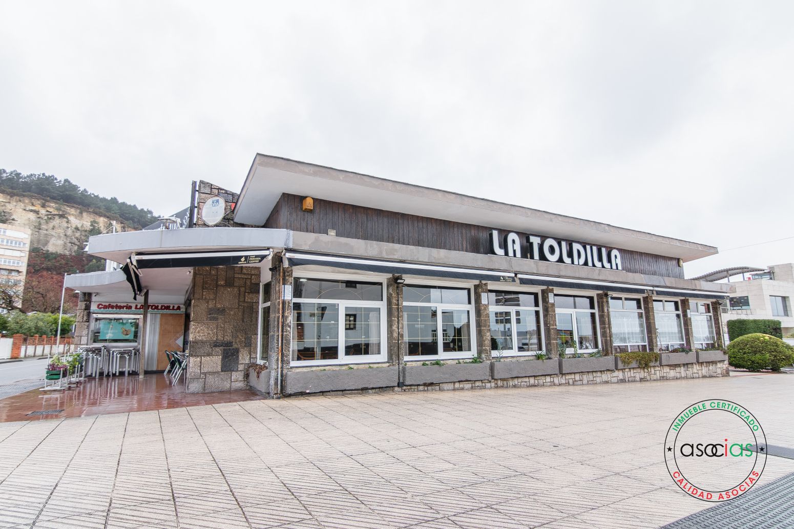 Vista exterior de Local en venda en Castrillón amb Aire condicionat i Moblat