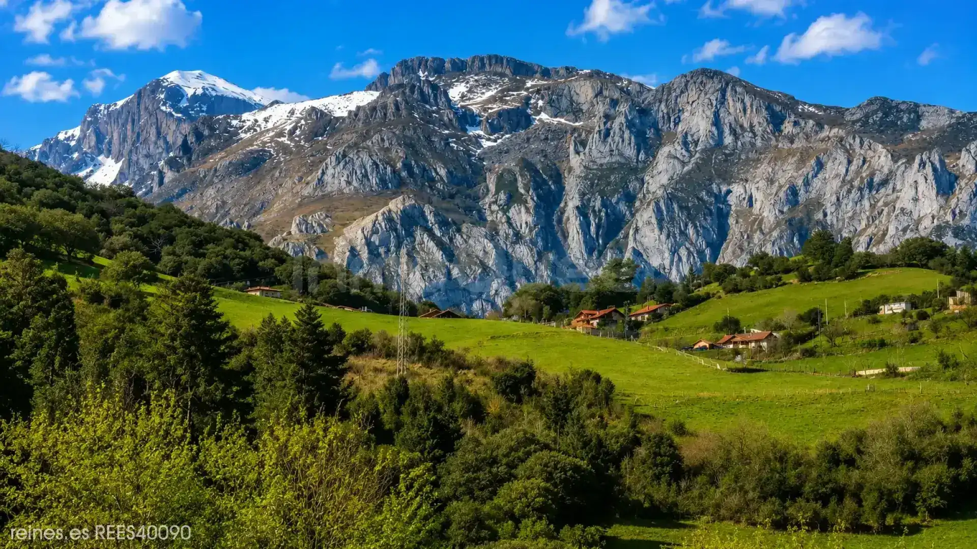 Vista exterior de Casa o xalet en venda en Cillorigo de Liébana, Cantabria