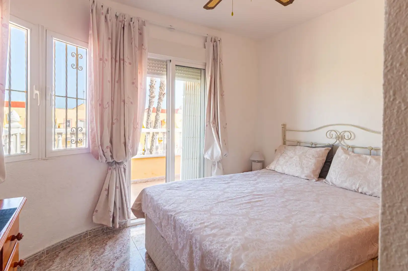 Dormitori de Casa o xalet en venda en Orihuela amb Calefacció, Piscina i Piscina comunitària