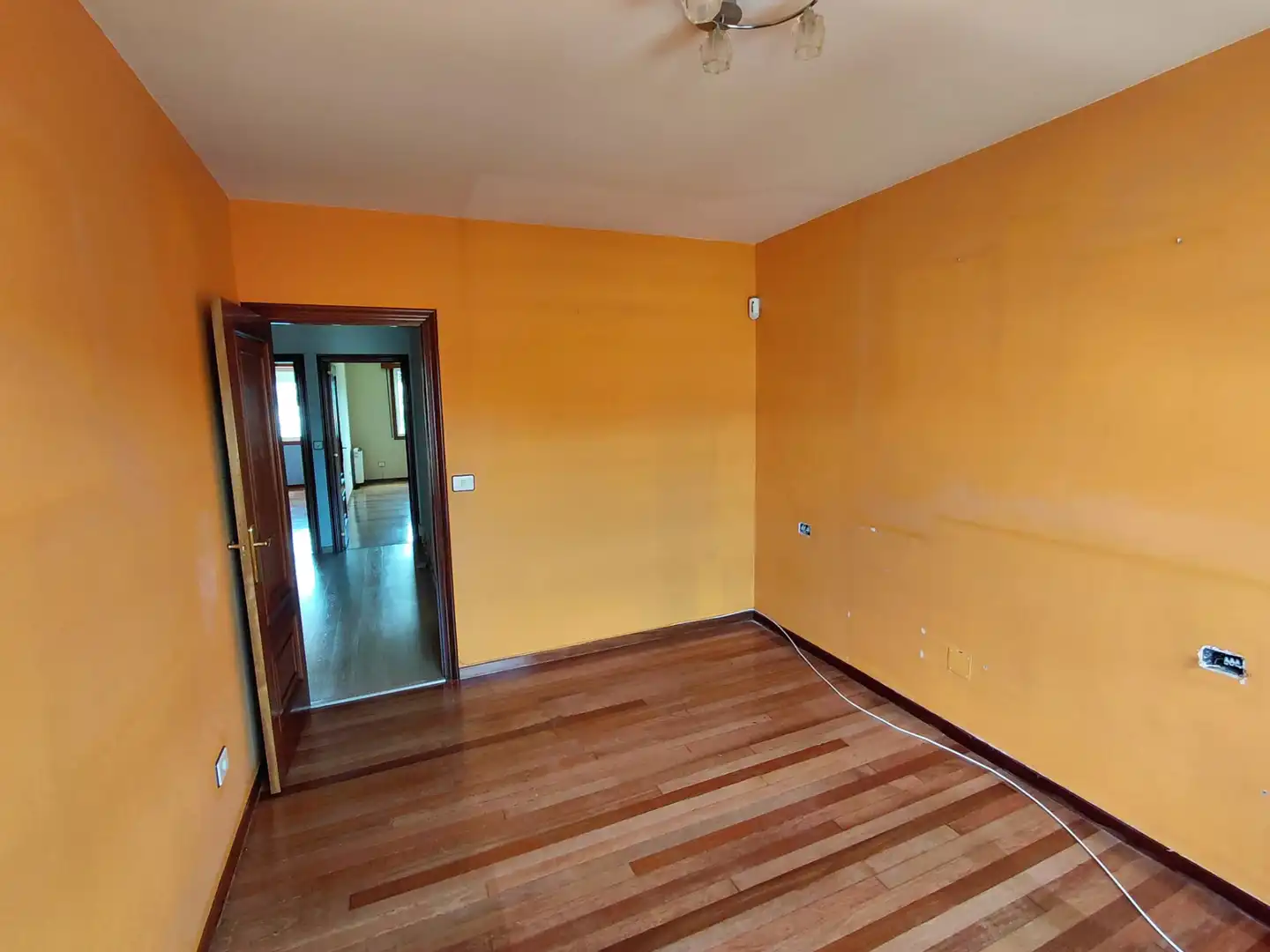 Schlafzimmer von Wohnung zum Verkauf in Melide mit Abstellraum