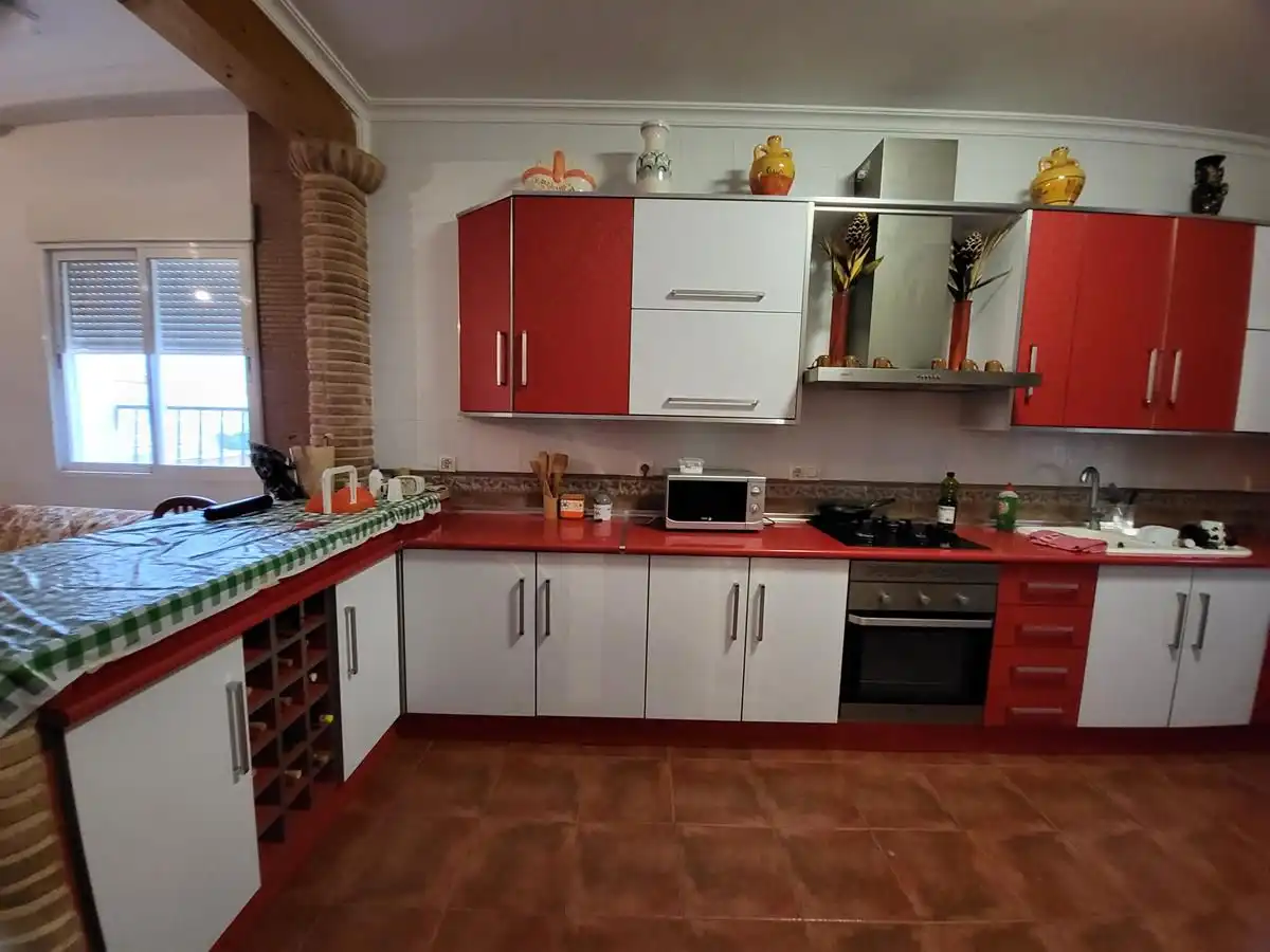 Cuina de Casa o xalet en venda en Sisante amb Calefacció, Jardí privat i Terrassa