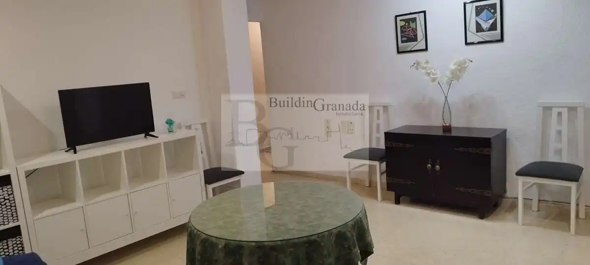 Dormitori de Pis de lloguer en  Granada Capital amb Moblat, Microones i Balcó