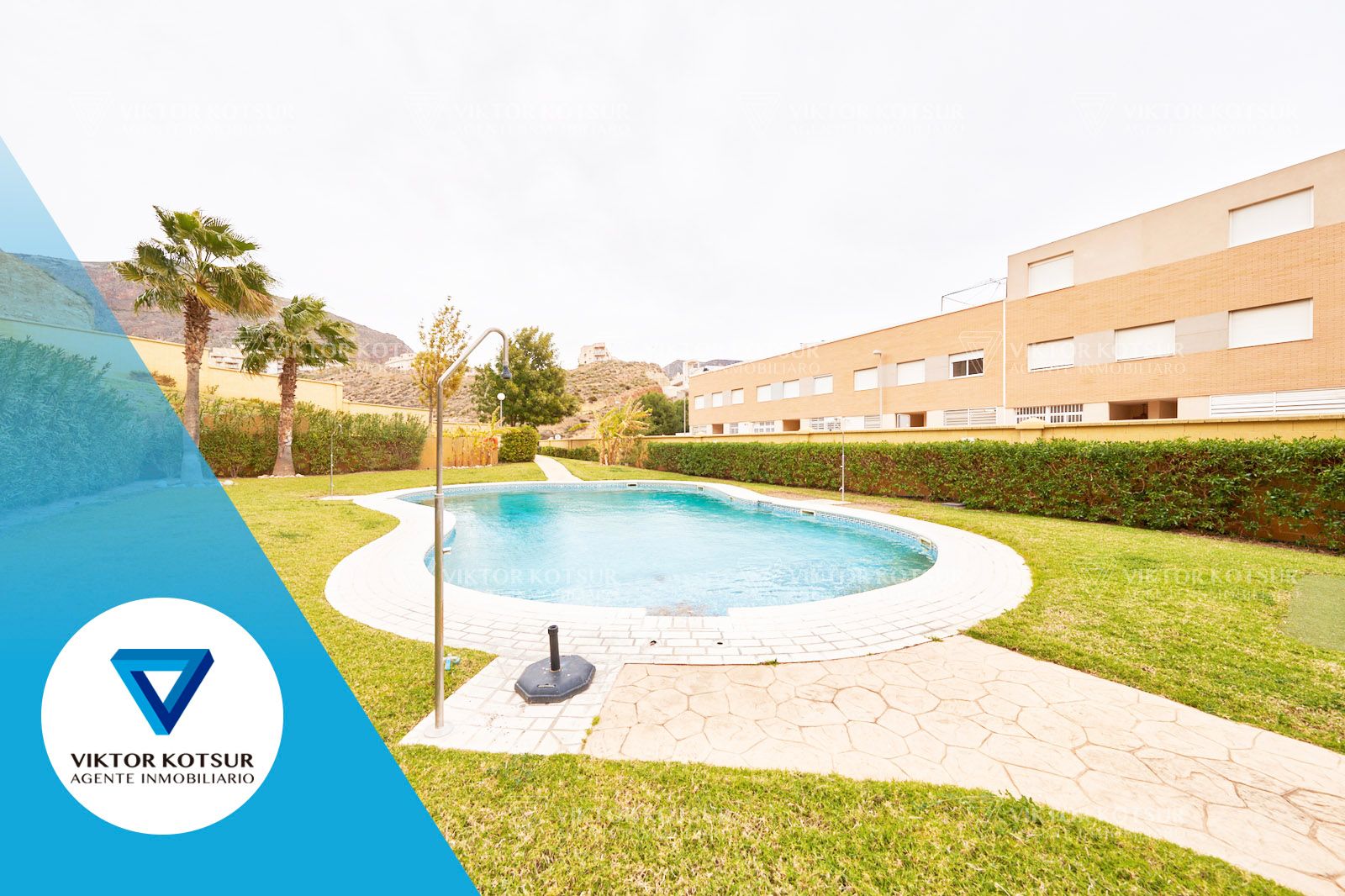 Swimming pool of Flat for sale in Roquetas de Mar  with Air Conditioner, Furnished and Oven