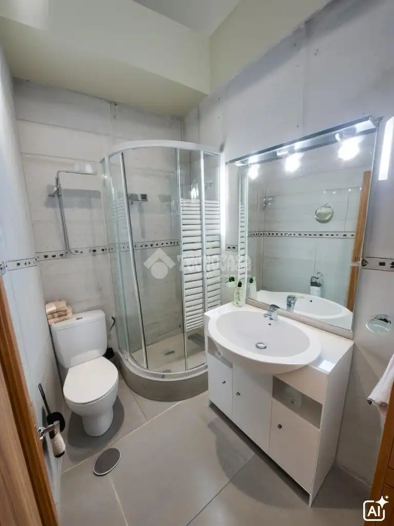 Bathroom of Flat for sale in Parla  with Air Conditioner, Heating and Terrace