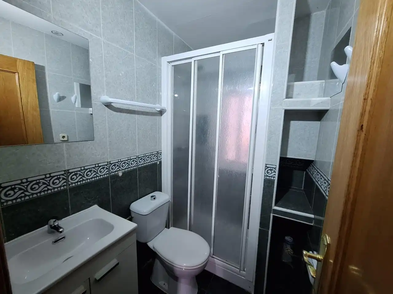 Bathroom of Ground floor for sale in Madrid