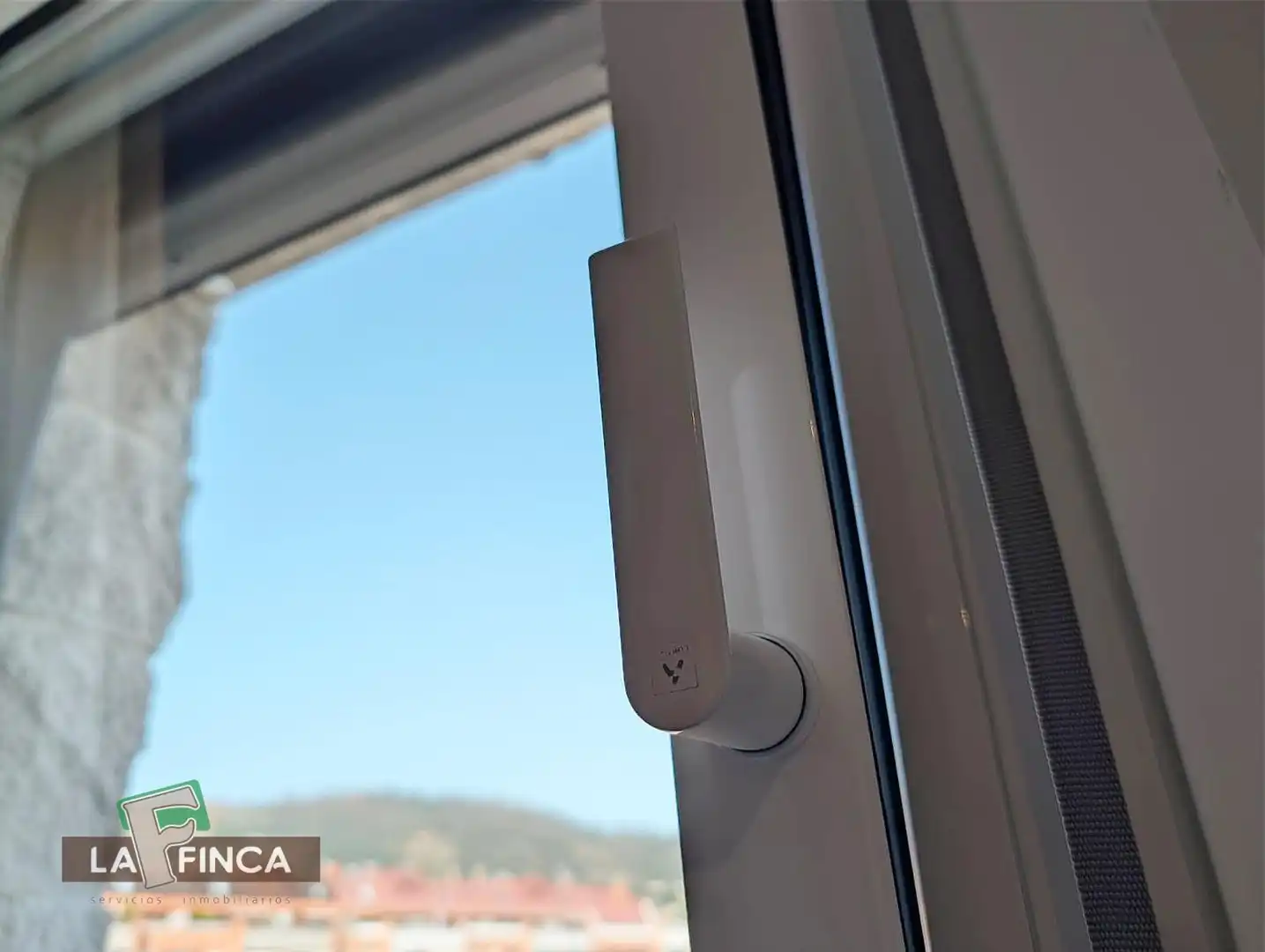 Vista exterior de Pis en venda en Oviedo  amb Calefacció, Parquet i Traster