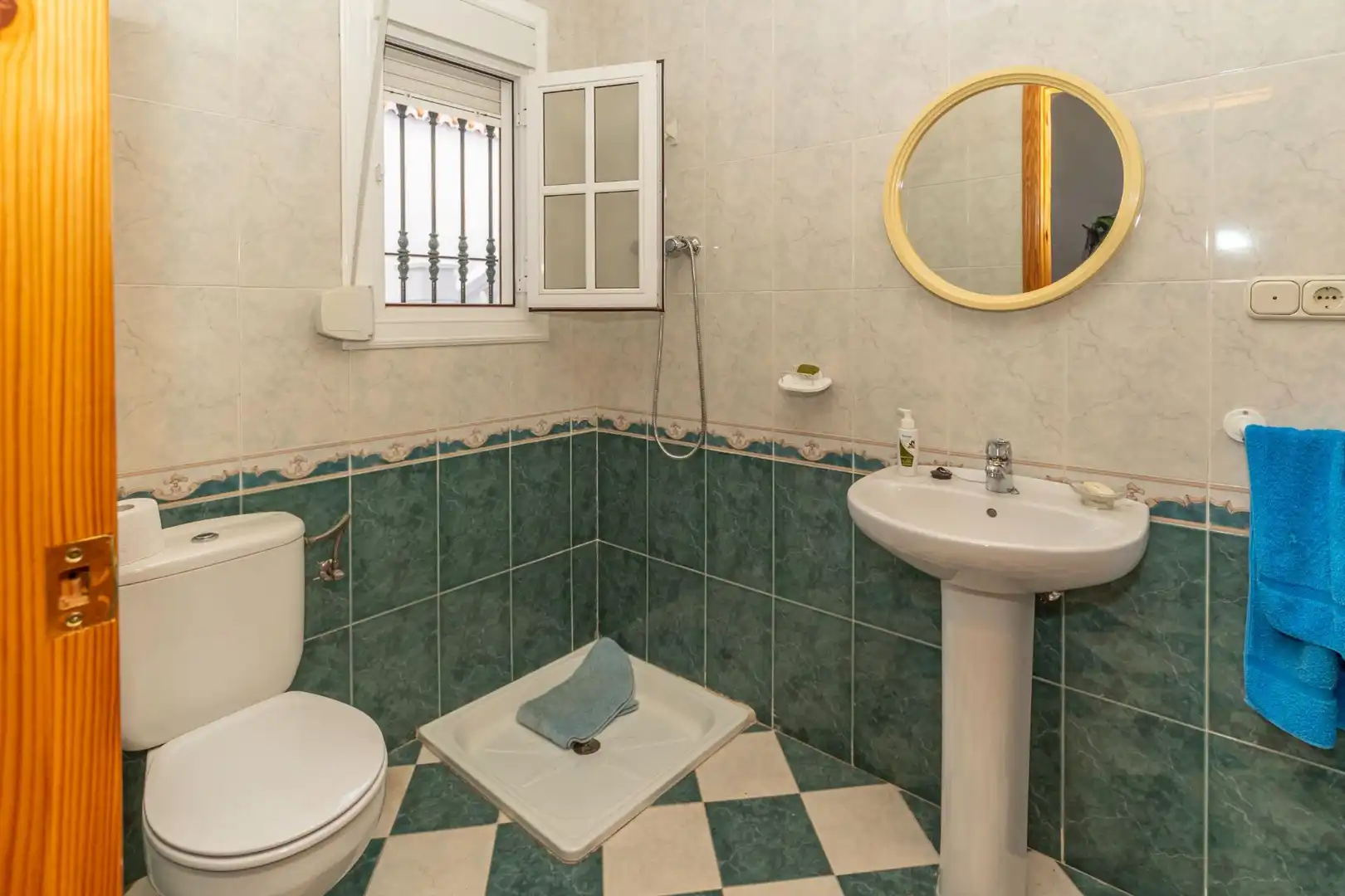 Bathroom of Houses for sale in Aldeire  with Air Conditioner, Heating and Balcony