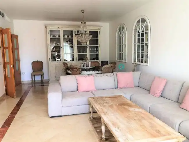 Sala de estar de Apartamento en venta en Sotogrande con Aire acondicionado, Calefacción y Terraza