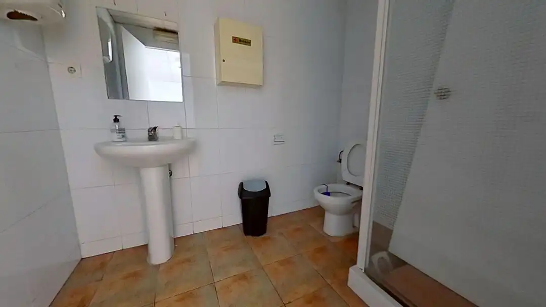Bany de Local de lloguer en Alicante / Alacant amb Aire condicionat