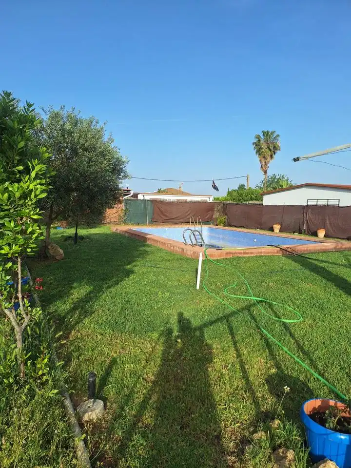 Piscina de Terreno en venta en Utrera