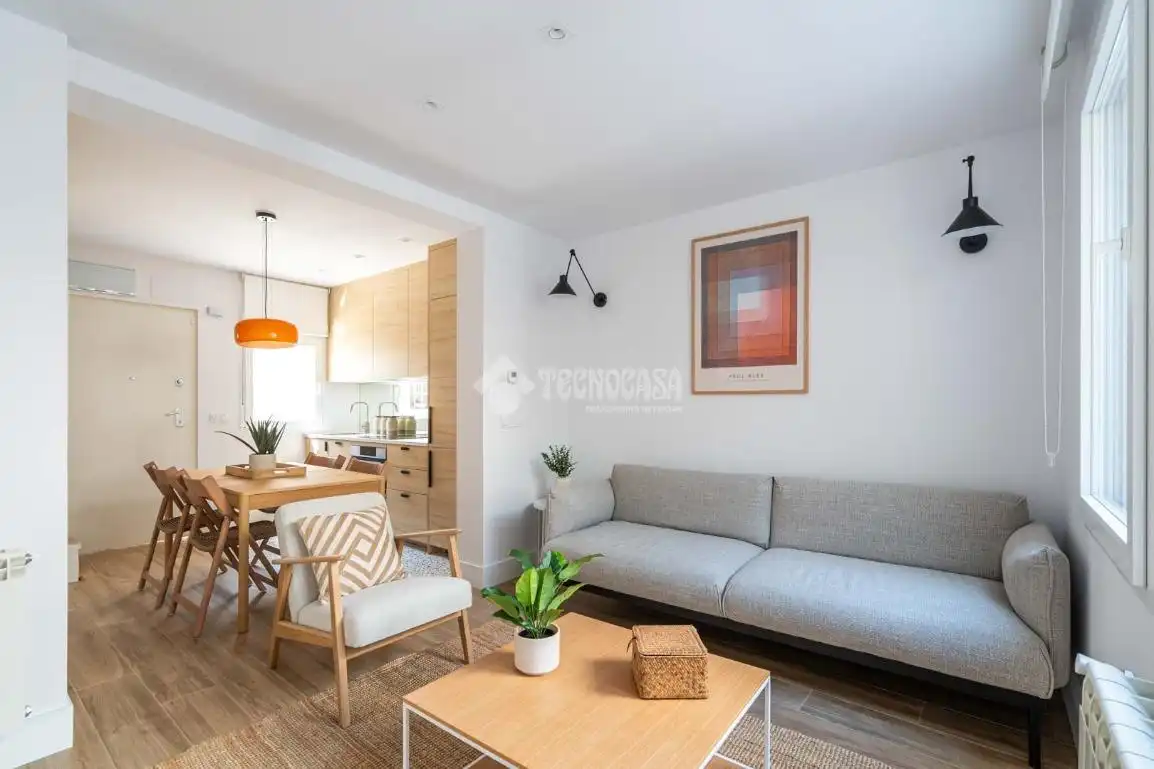 Sala d'estar de Casa adosada en venda en Madrid amb Calefacció, Terrassa i Alarma