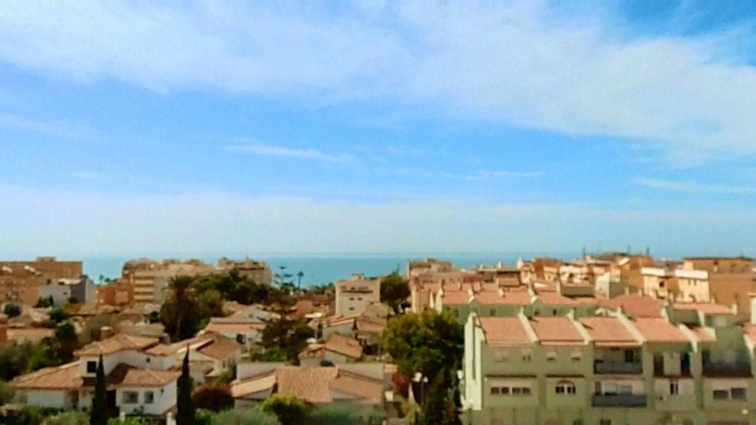 Vista exterior de Àtic en venda en Rincón de la Victoria amb Aire condicionat i Terrassa