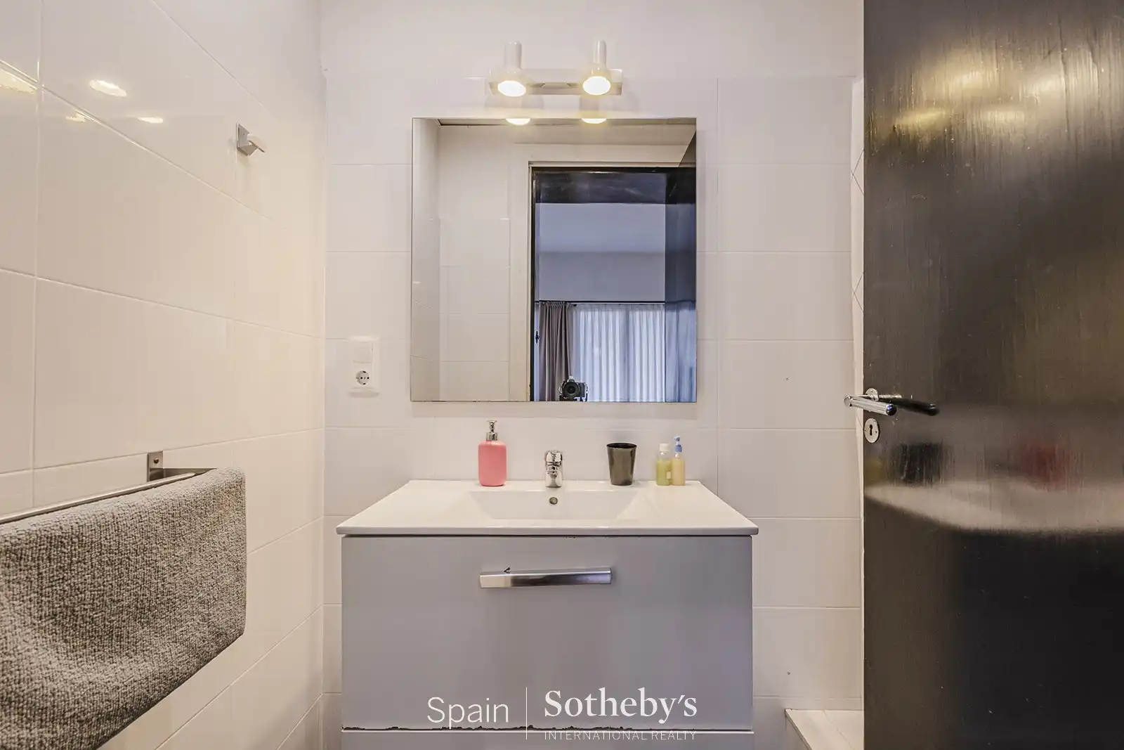 Bany de Casa o xalet en venda en Barcelona amb Aire condicionat, Calefacció i Jardí privat