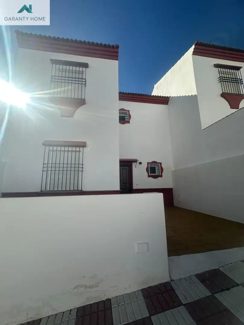 Casa adosada de alquiler en Riogordo