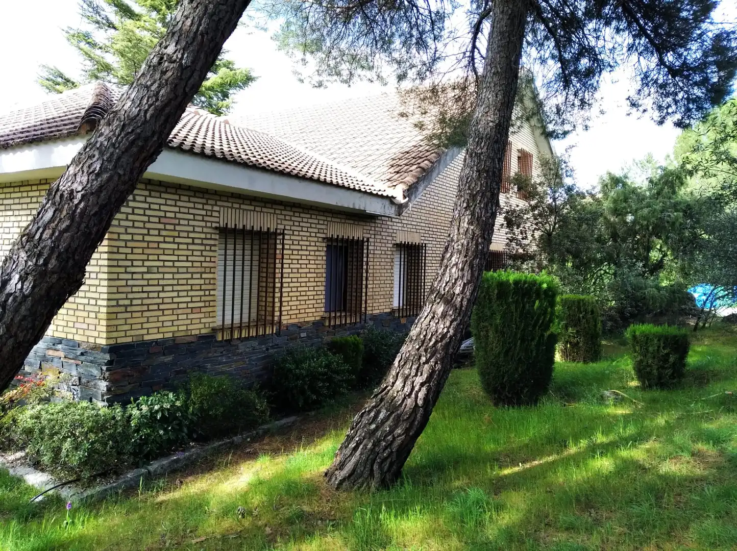 Exterior view of Houses for sale in Hoyo de Manzanares  with Heating, Private garden and Terrace