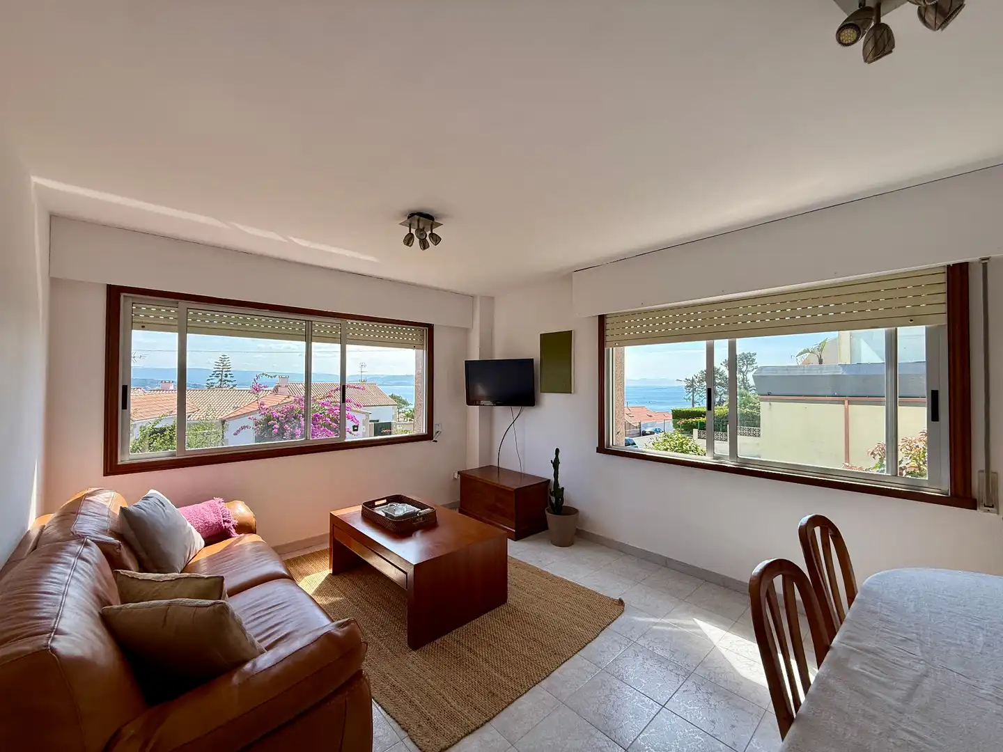 Living room of Flat for sale in O Grove    with Storage room, Furnished and Oven