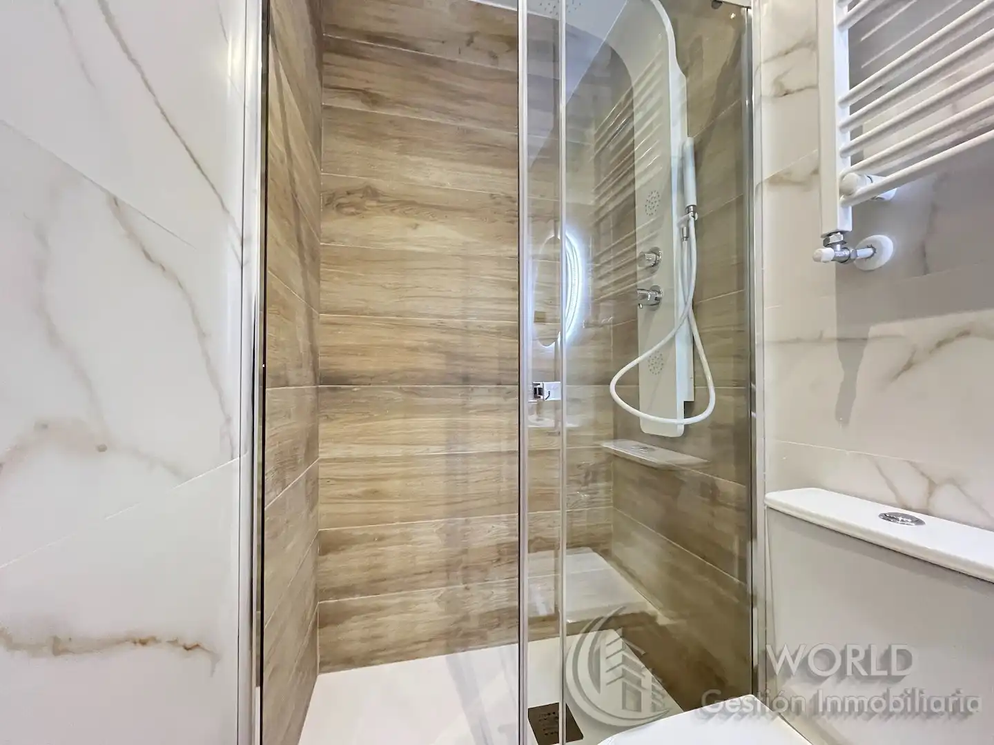 Badezimmer von Wohnung zum Verkauf in Madrid mit Klimaanlage, Heizung und Möbliert