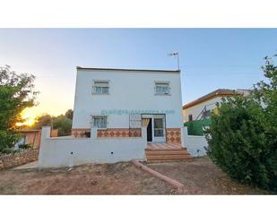 Vista exterior de Casa o xalet en venda en Palma del Río amb Aire condicionat, Jardí privat i Terrassa