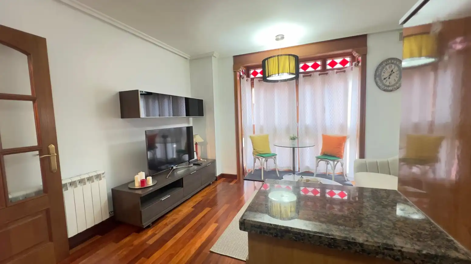 Living room of Flat for rent in Gijón   with Heating, Parquet flooring and Furnished