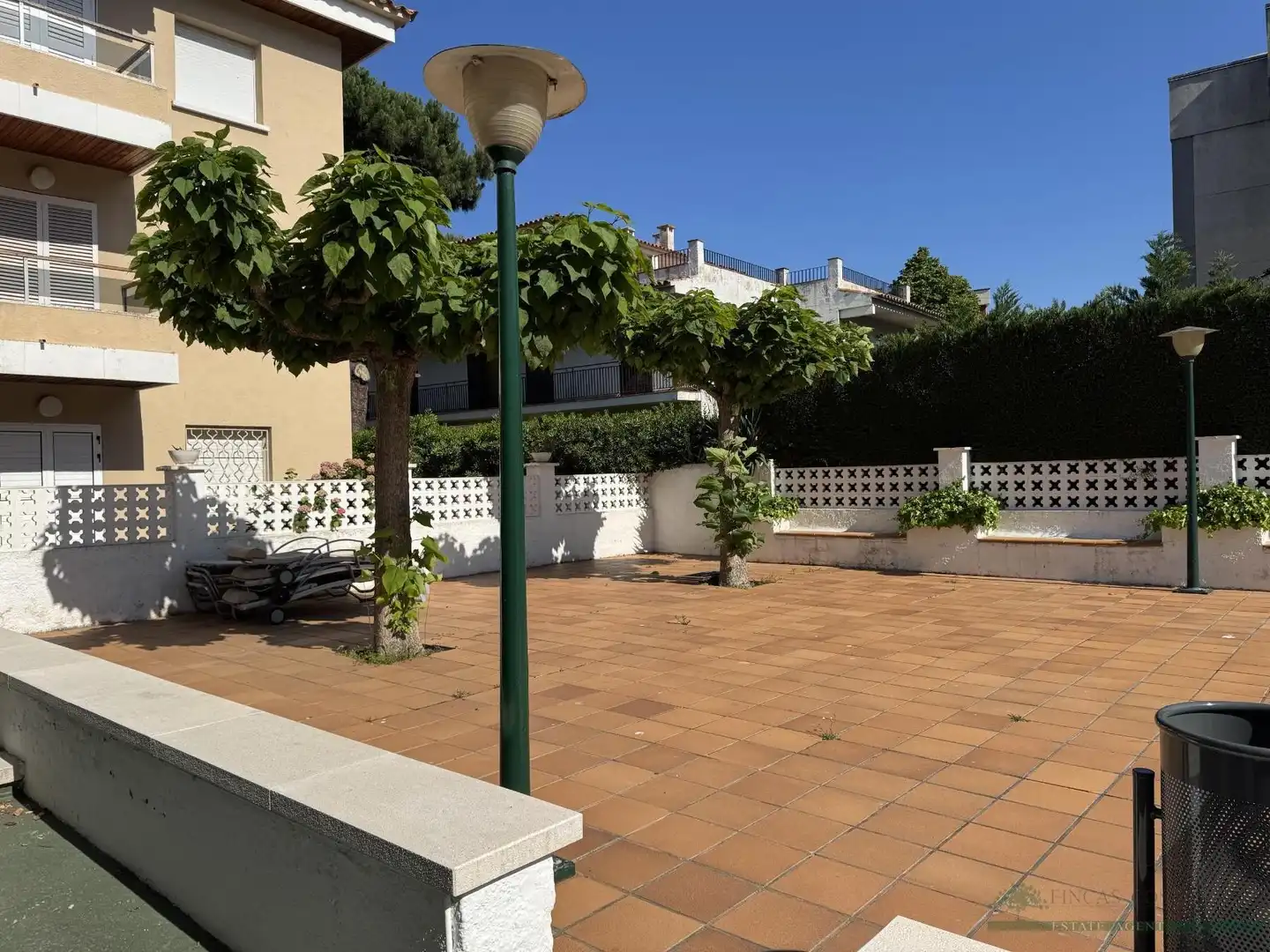 Terrasse von Wohnungen zum Verkauf in Castell d'Aro, Platja d'Aro i s'Agaró mit Terrasse, Alarm und Gemeinschaftspool