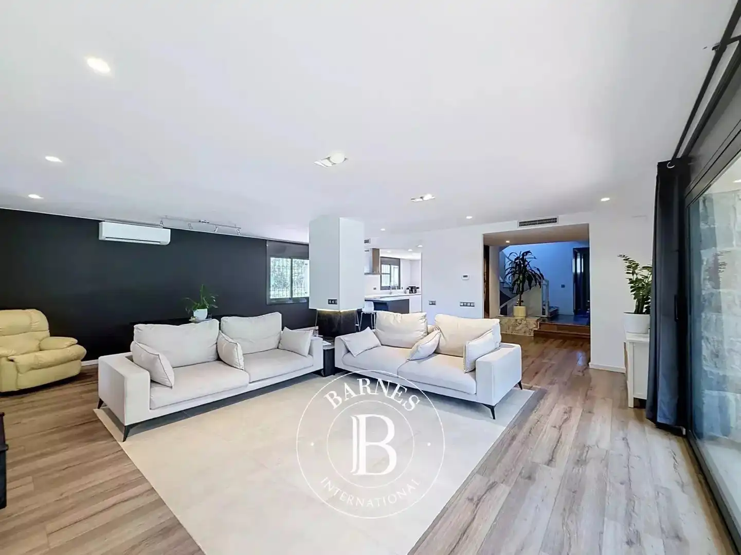 Sala d'estar de Casa o xalet en venda en Cerdanyola del Vallès amb Aire condicionat, Calefacció i Jardí privat