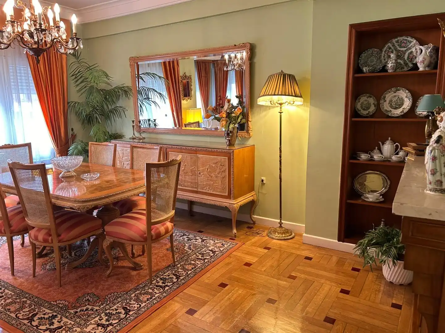 Comedor de Piso en venta en Granada con Aire acondicionado, Calefacción y Trastero