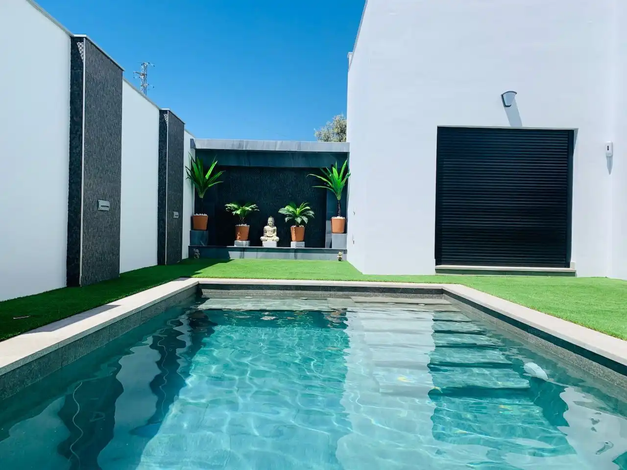 Piscina de Casa o chalet en venta en Nerja con Aire acondicionado, Jardín privado y Trastero