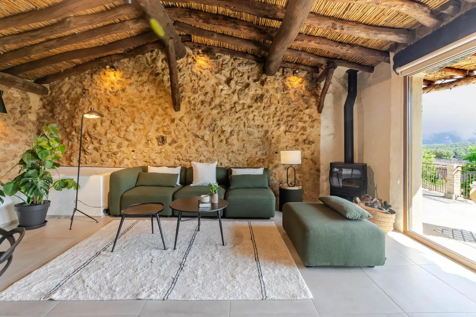 Sala de estar de Finca rústica en venta en Venta del Moro con Jardín privado, Terraza y Amueblado