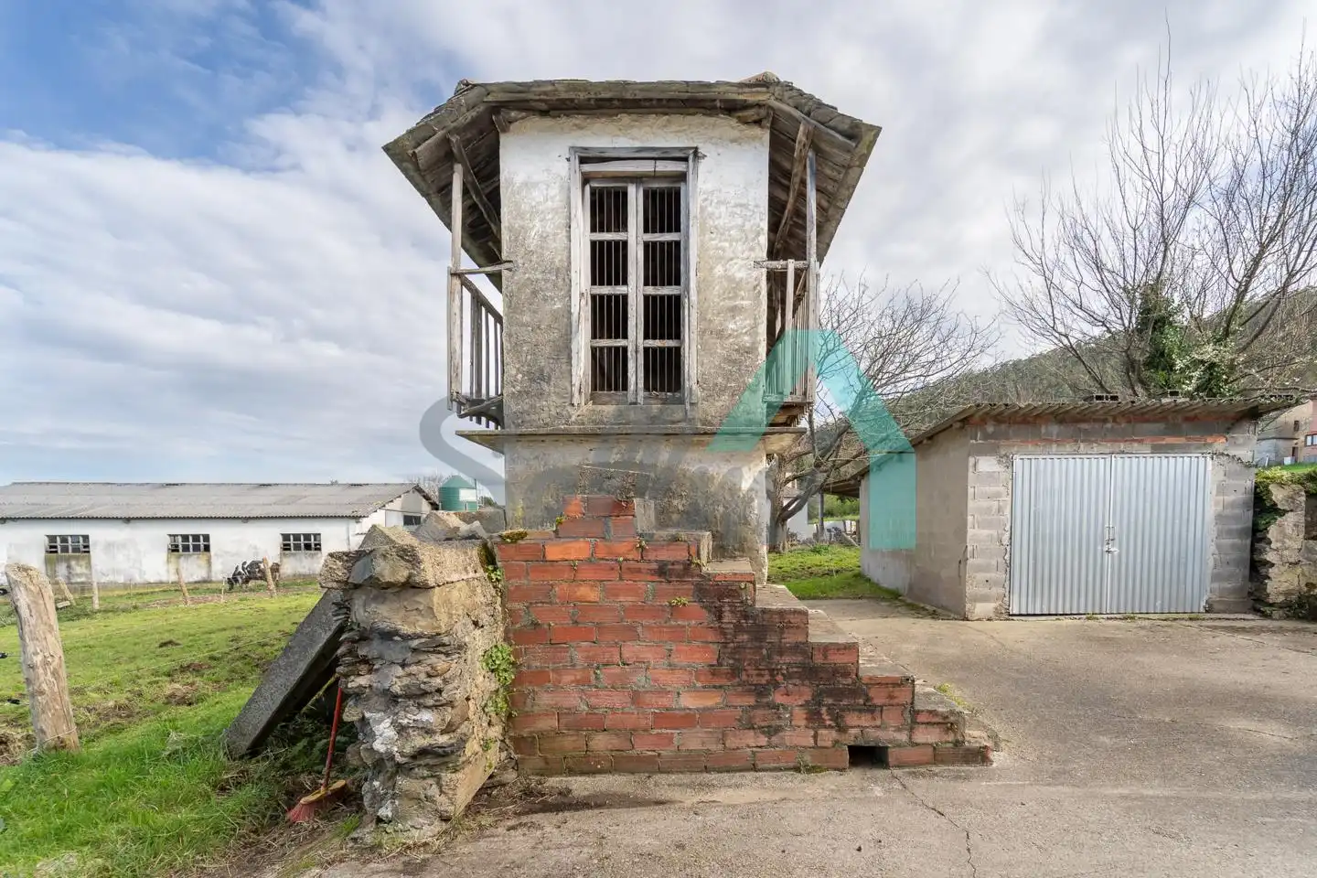 Exterior view of Houses for sale in Valdés - Luarca  with Private garden and Parquet flooring