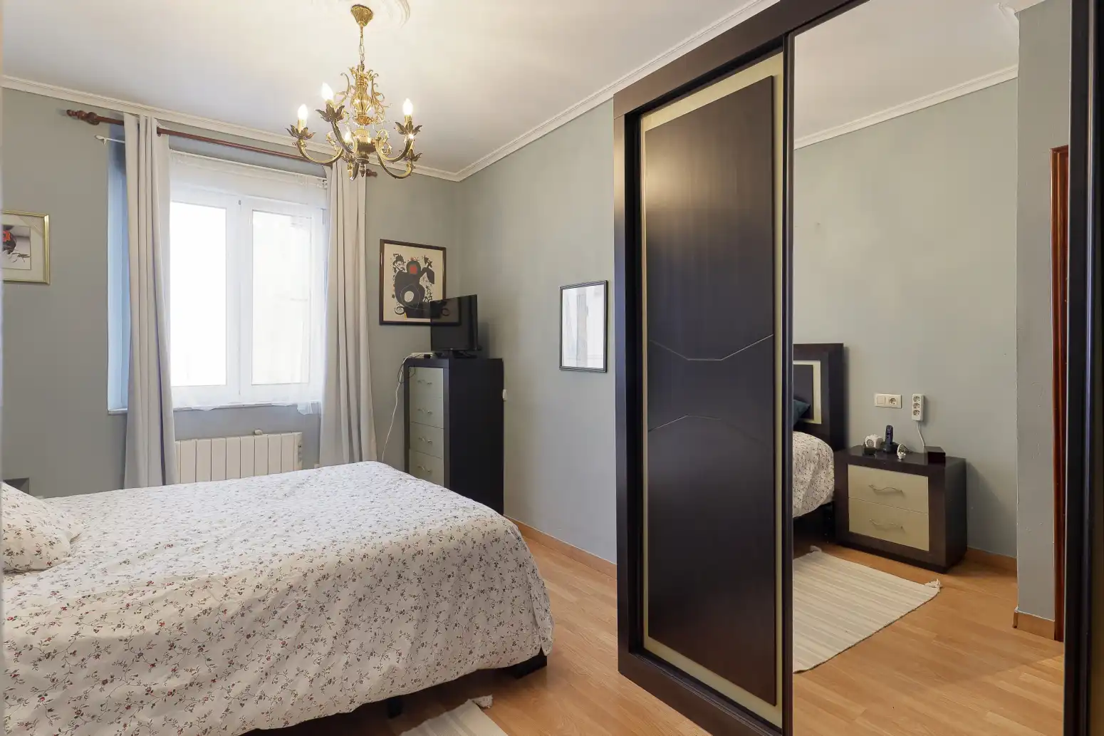 Habitación de Piso en venta en Oviedo  con Calefacción