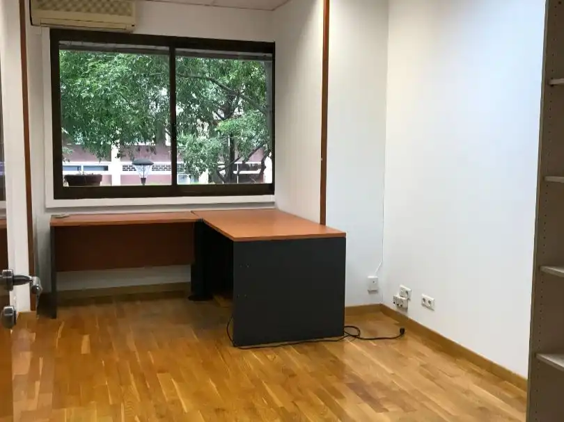 Oficina de alquiler en Les Corts