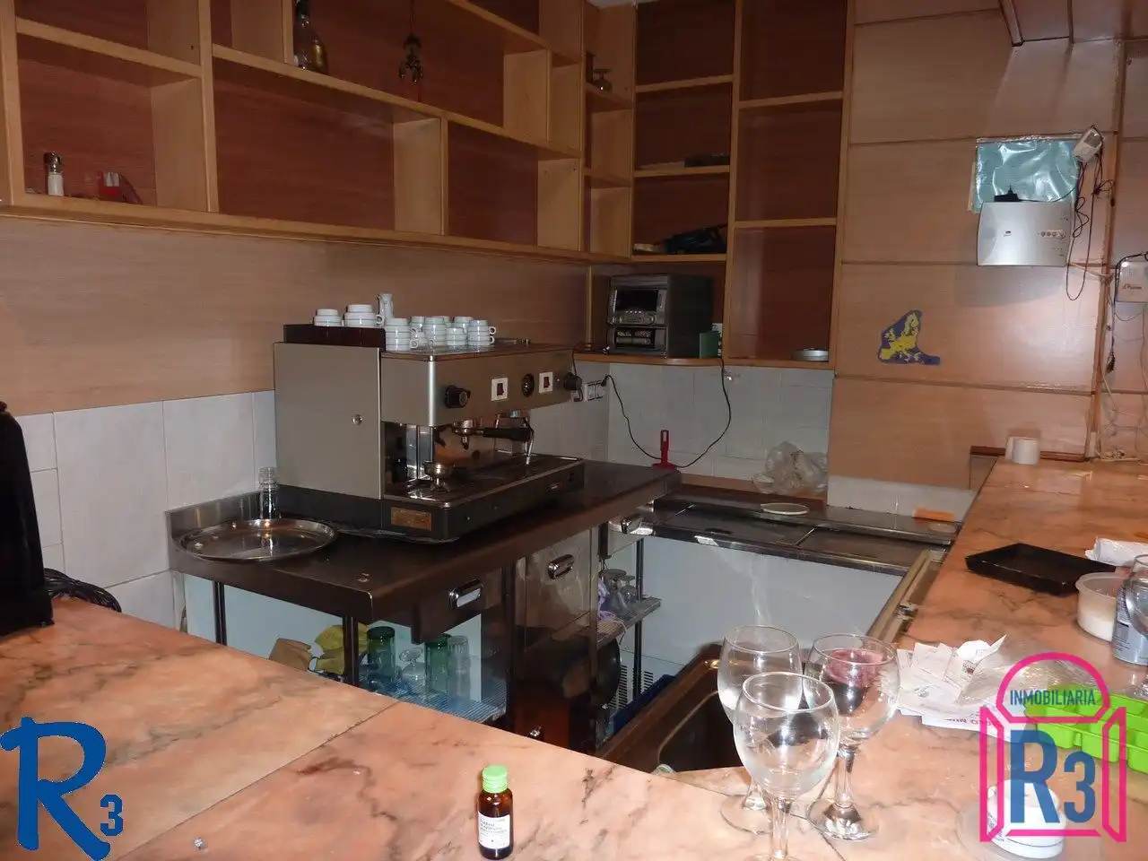 Local comercial en venda a Avenida Reyes Leoneses, imagen 5