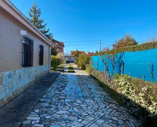 Vista exterior de Finca rústica en venda en Vegas del Condado amb Calefacció, Jardí privat i Moblat