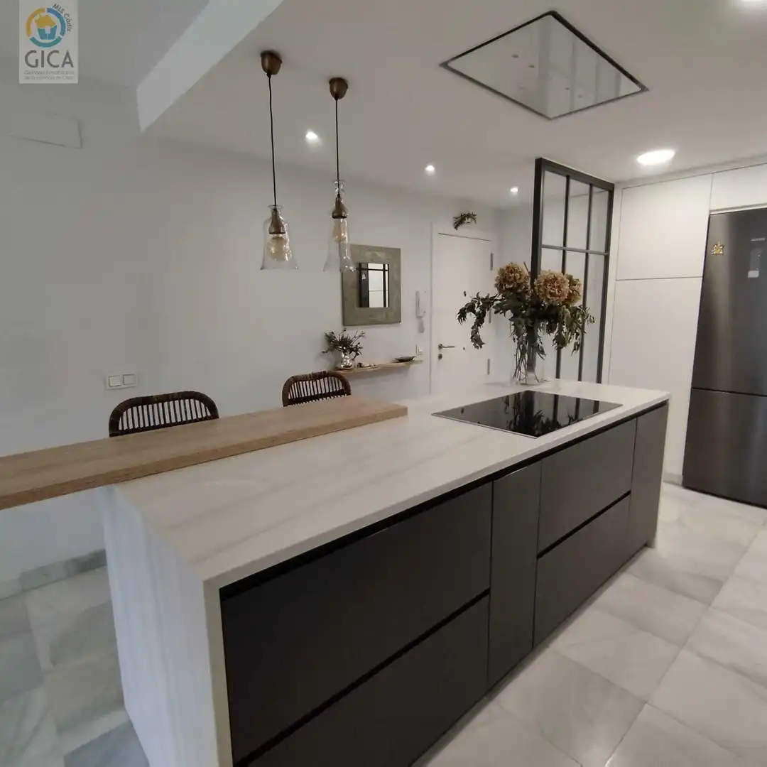 Kitchen of Flat for sale in Algeciras  with Storage room