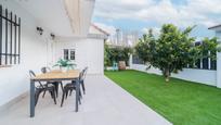 Terrassa de Casa adosada en venda en Sevilla la Nueva amb Aire condicionat, Calefacció i Jardí privat