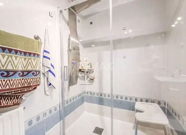 Baño de Piso en venta en Vigo  con Calefacción, Parquet y Trastero