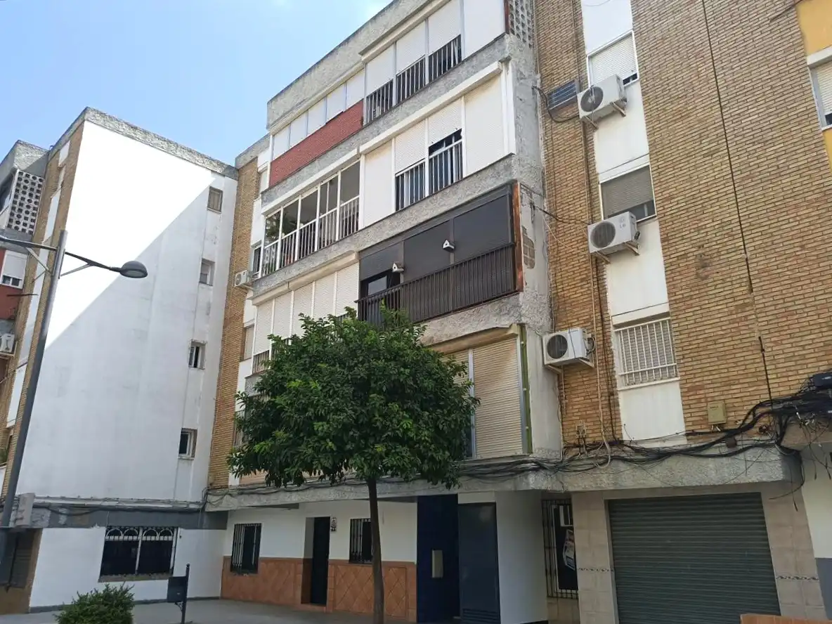 Vista exterior de Pis en venda en Dos Hermanas
