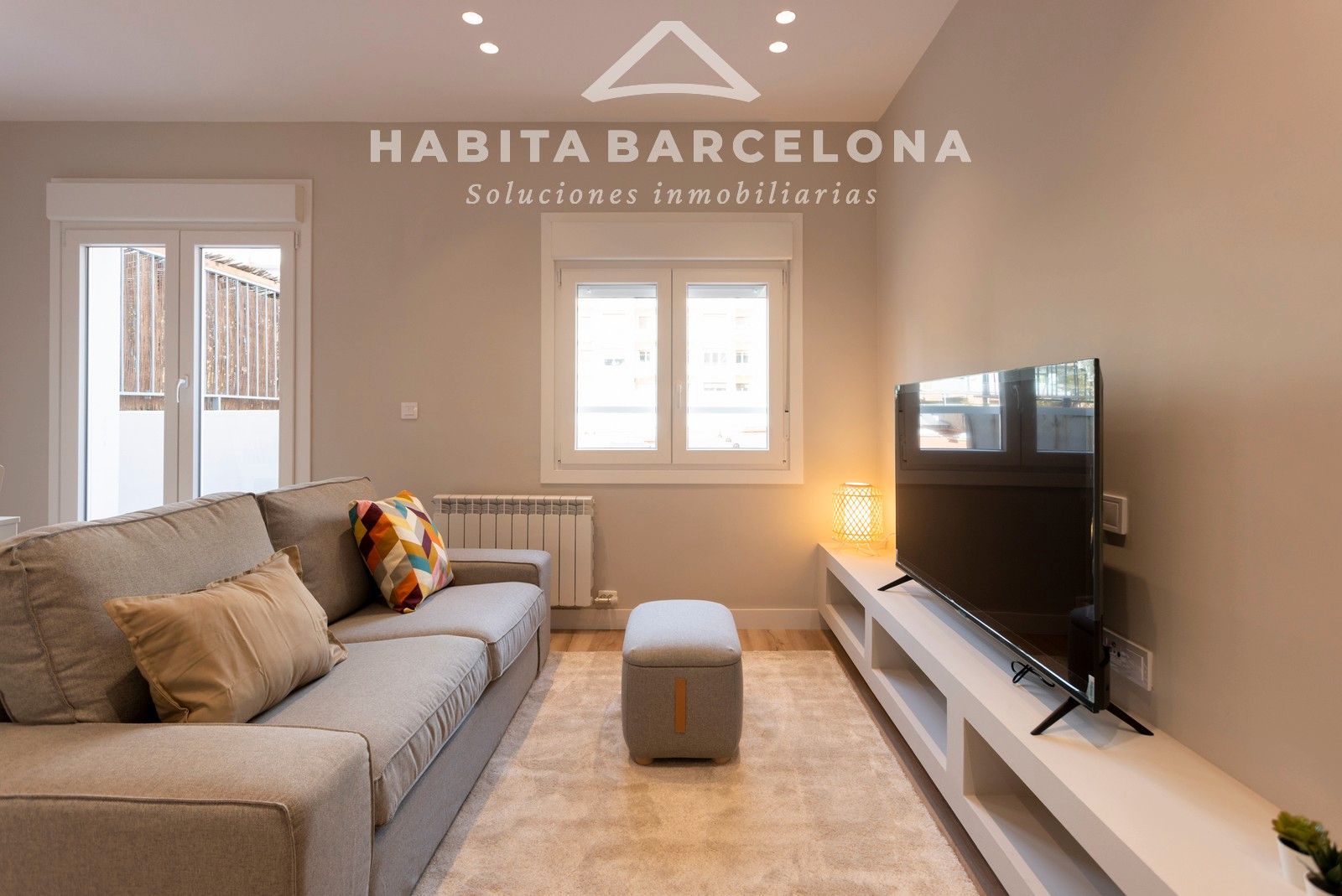 Sala d'estar de Pis de lloguer en  Barcelona Capital amb Aire condicionat, Calefacció i Parquet