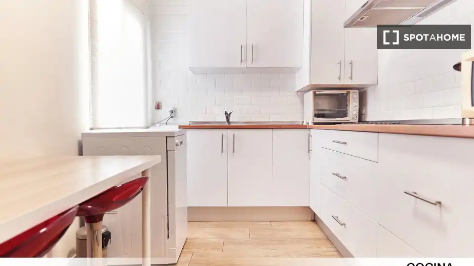 Küche von Wohnung zur untervermieten in Sevilla mit Klimaanlage, Terrasse und Möbliert