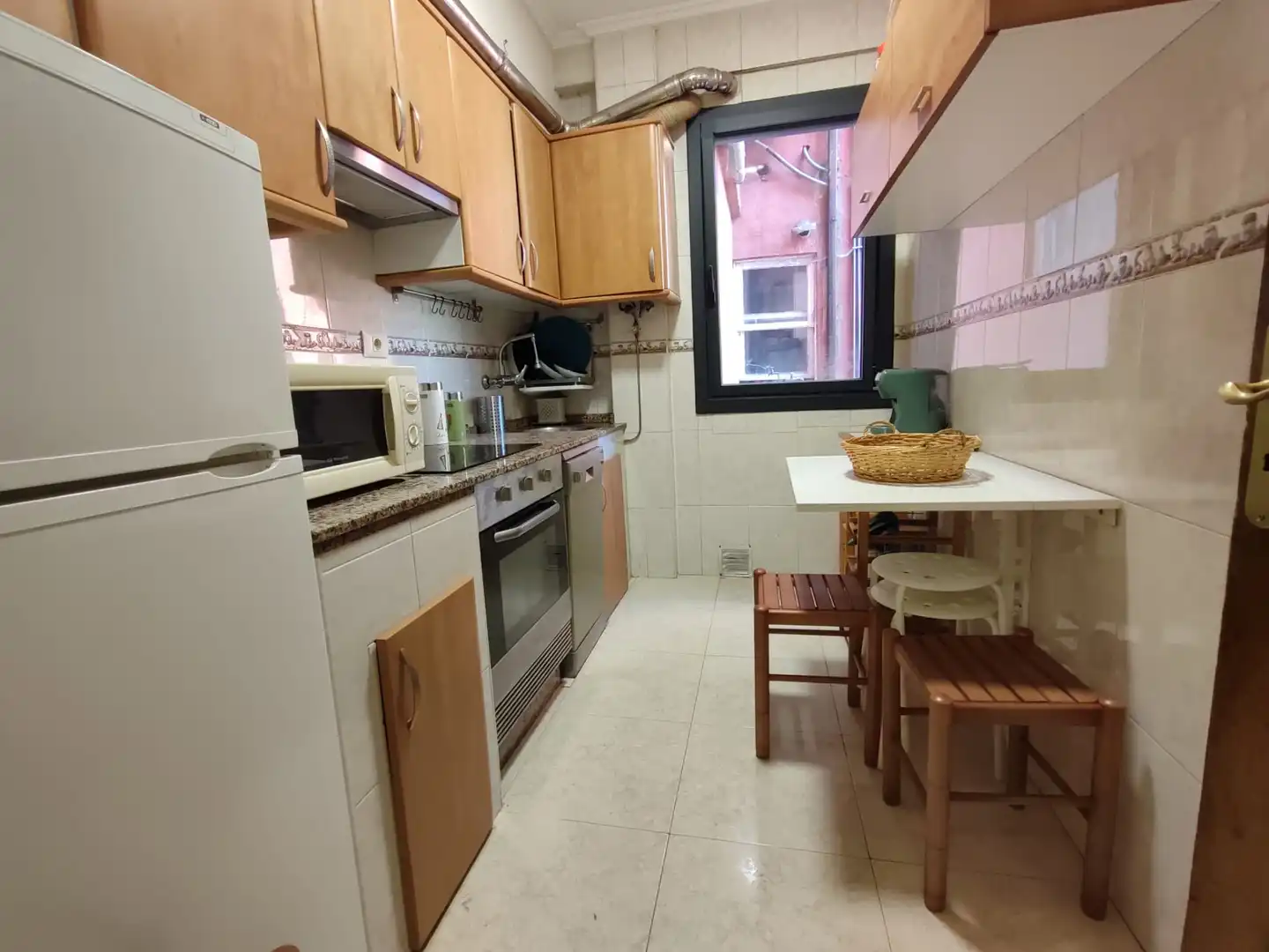 Kitchen of Flat for rent in Vigo   with Heating, Furnished and Oven