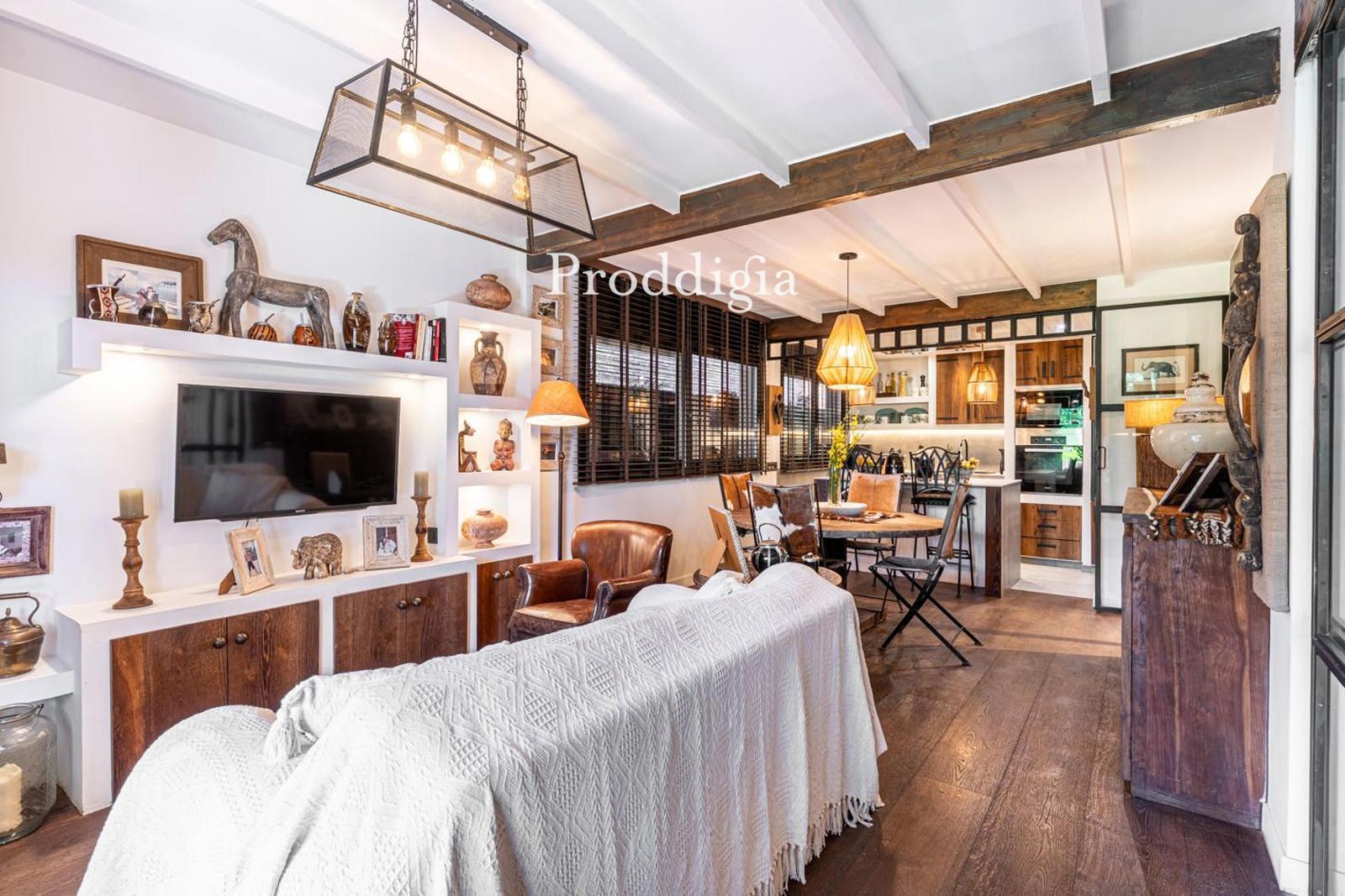 Living room of Flat for sale in Sant Cugat del Vallès  with Air Conditioner, Heating and Terrace