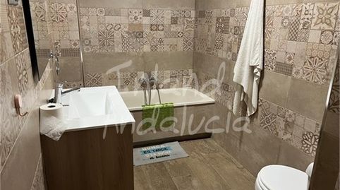 Foto 5 de Casa adosada en venta en Castillo de Locubín, Jaén