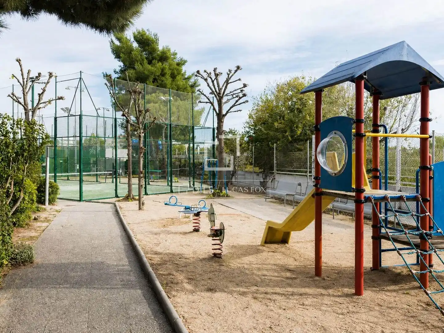 Aparcament de Casa o xalet en venda en Esplugues de Llobregat amb Aire condicionat, Calefacció i Terrassa