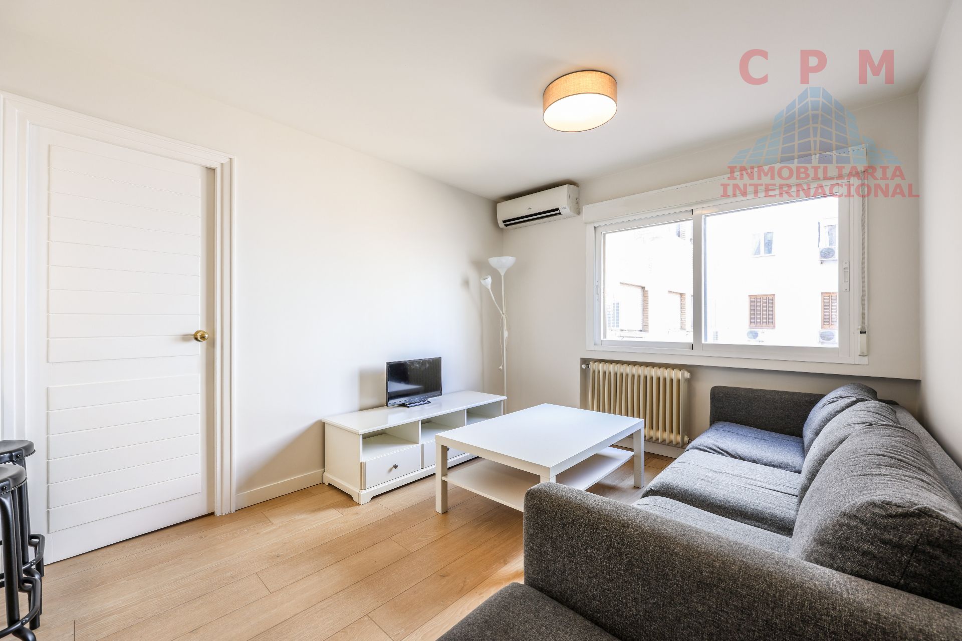 Living room of Flat to rent in  Madrid Capital  with Air Conditioner, Heating and Parquet flooring